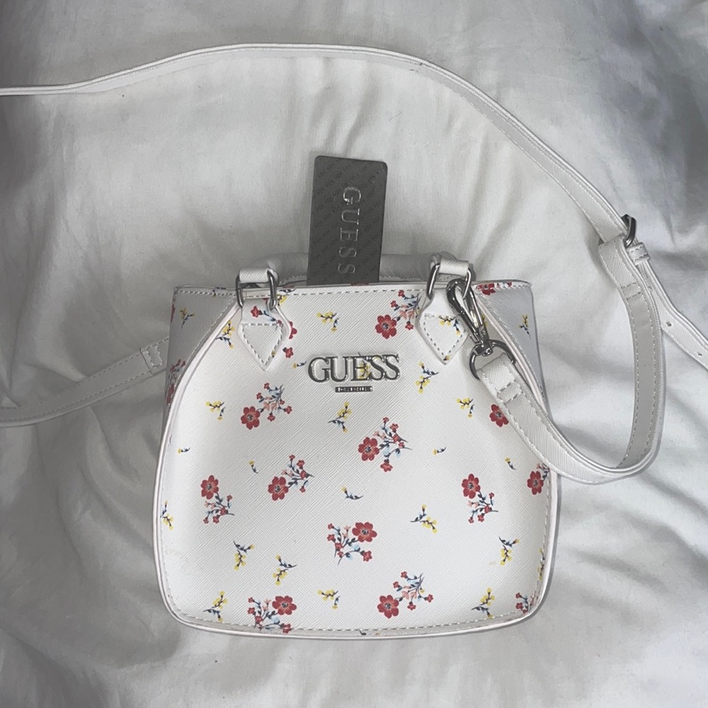 Guess Pocket book